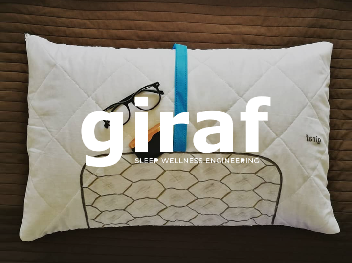 GIRAFthepillow