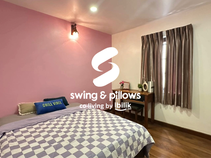 Swing & Pillows